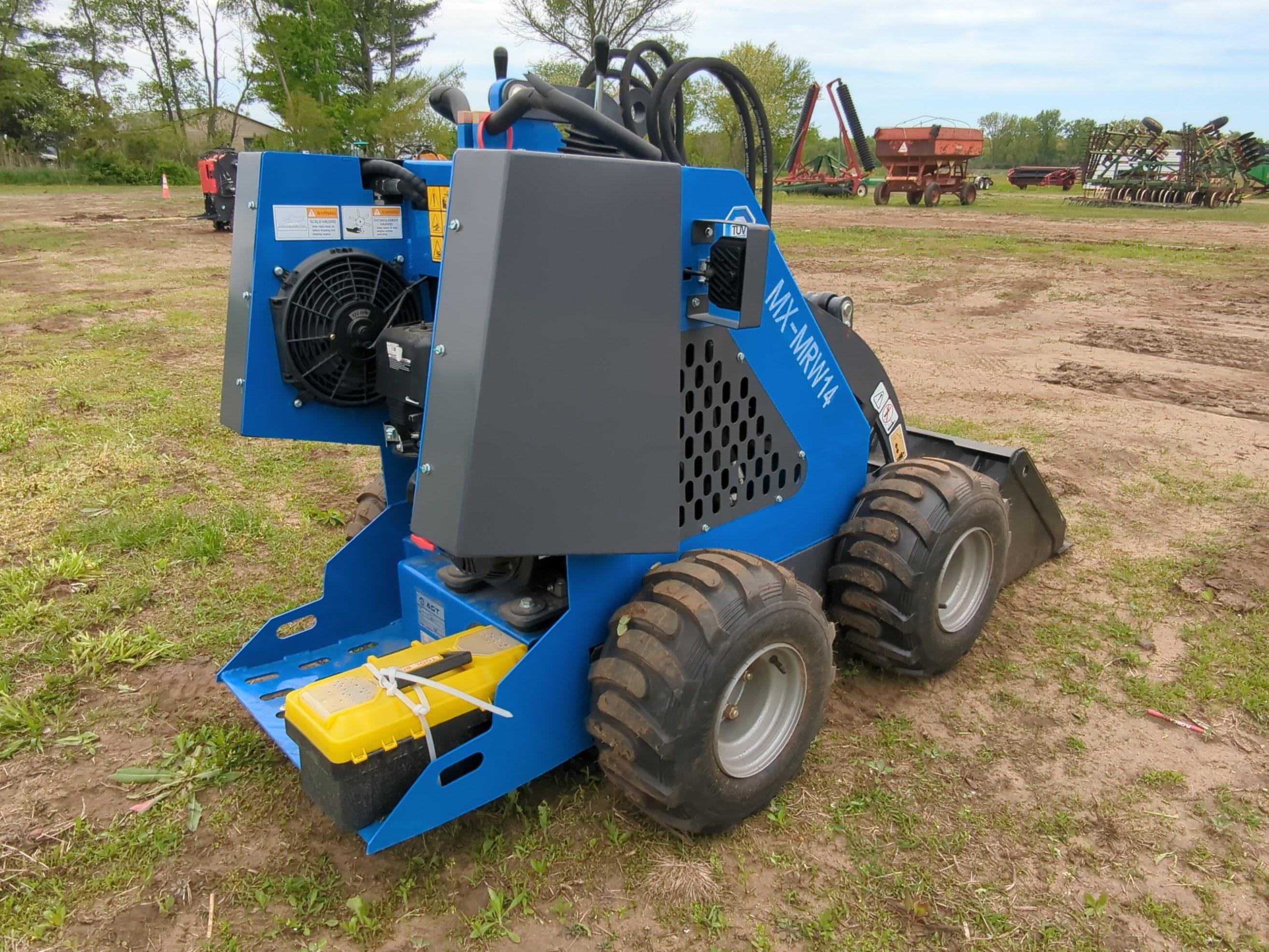 2025 AGT Mini Skid Steer Loader w/ 31.5"W Bucket