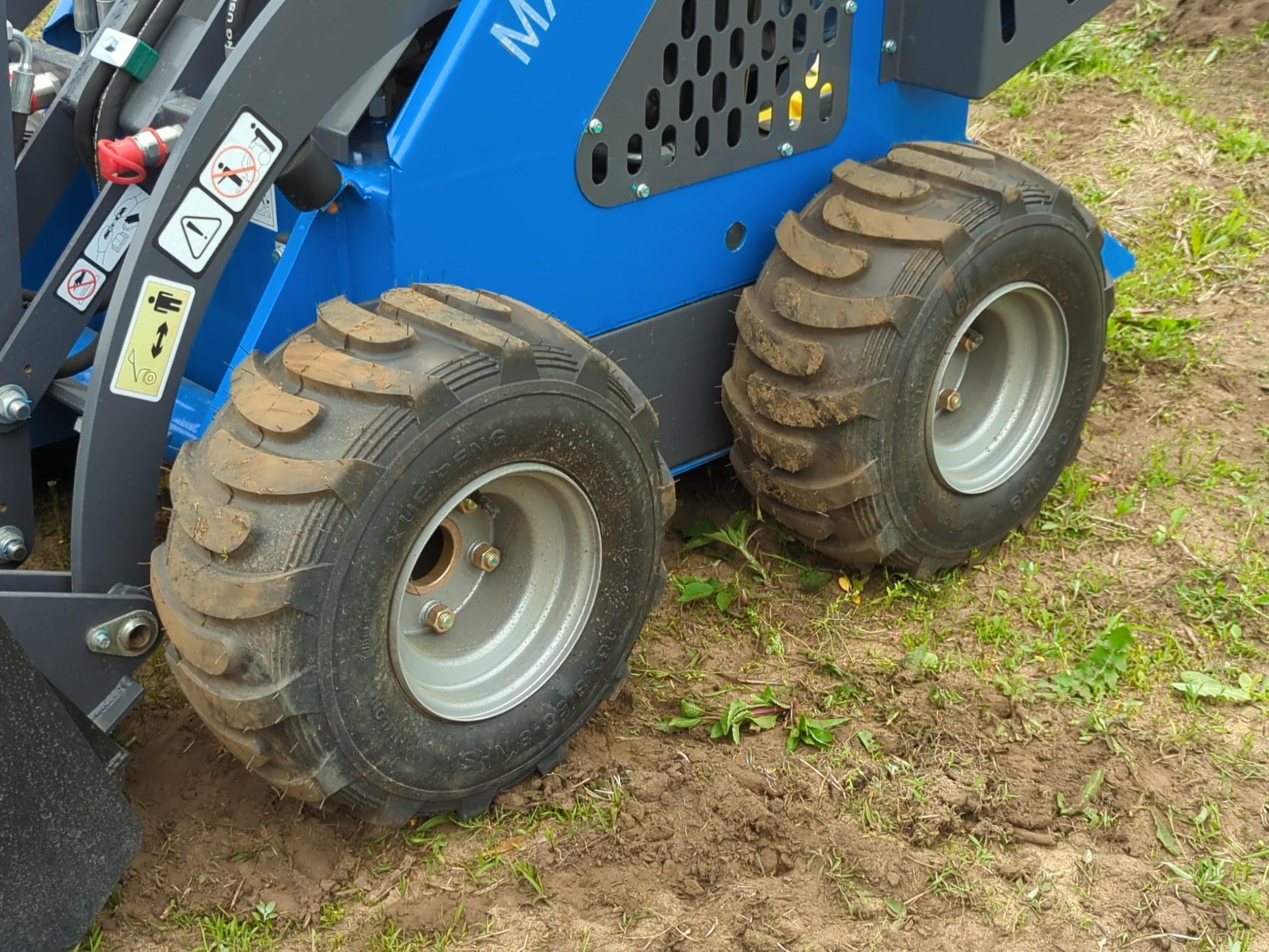 2025 AGT Mini Skid Steer Loader w/ 31.5"W Bucket