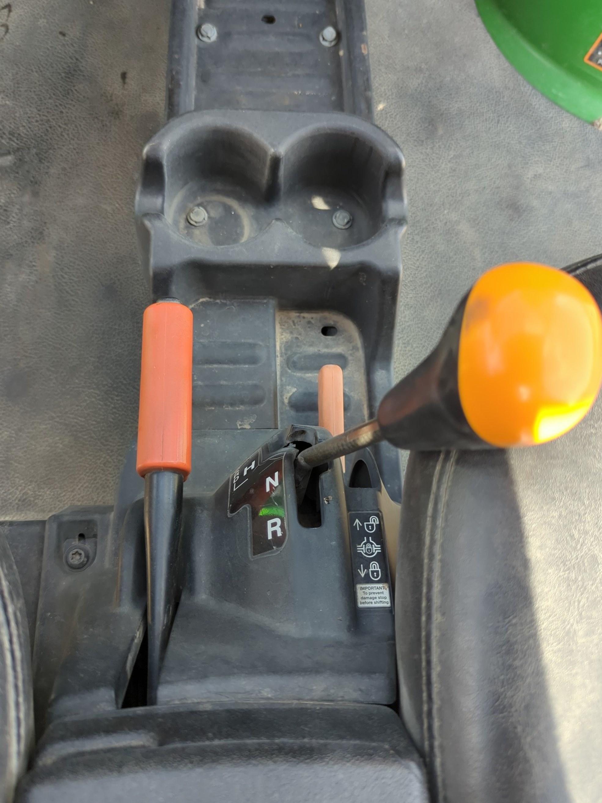 John Deere Gator 825i