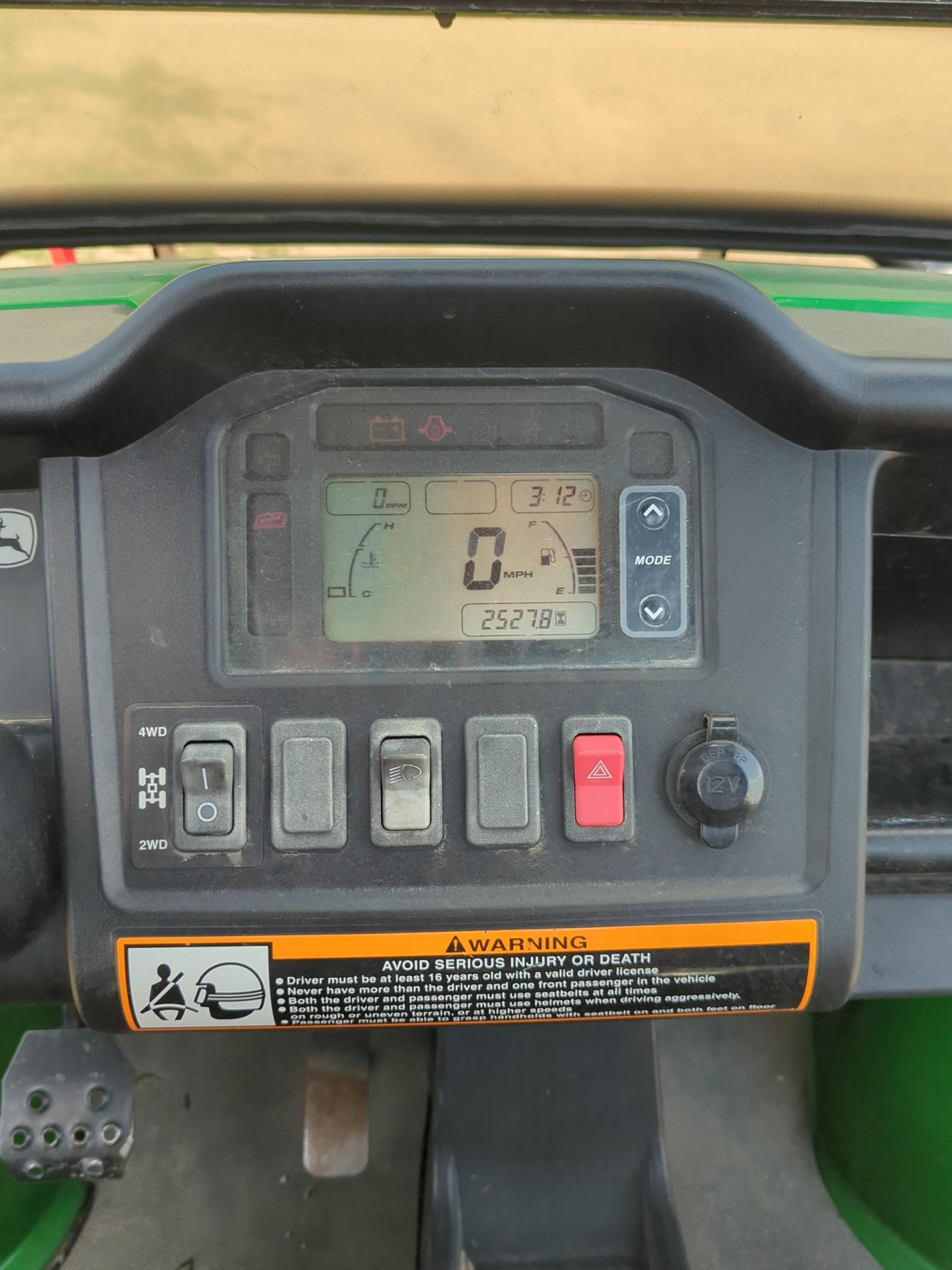 John Deere Gator 825i