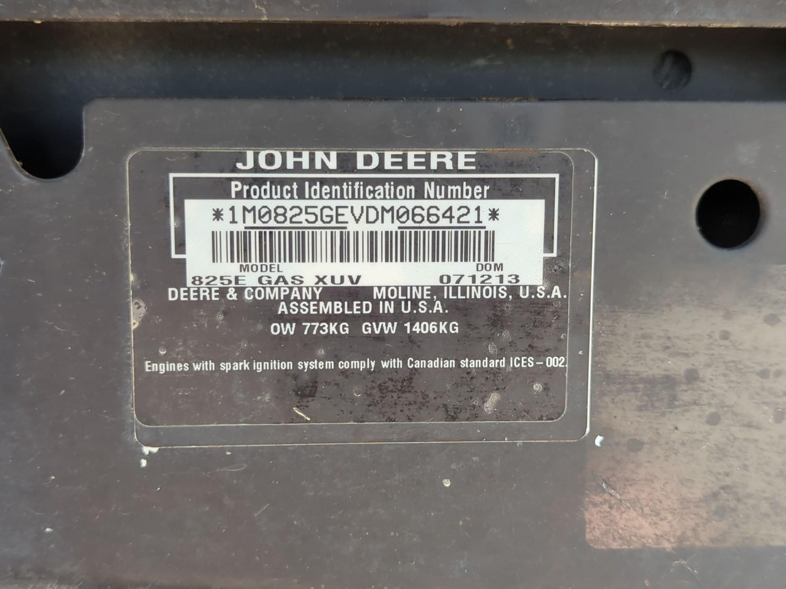 John Deere Gator 825i
