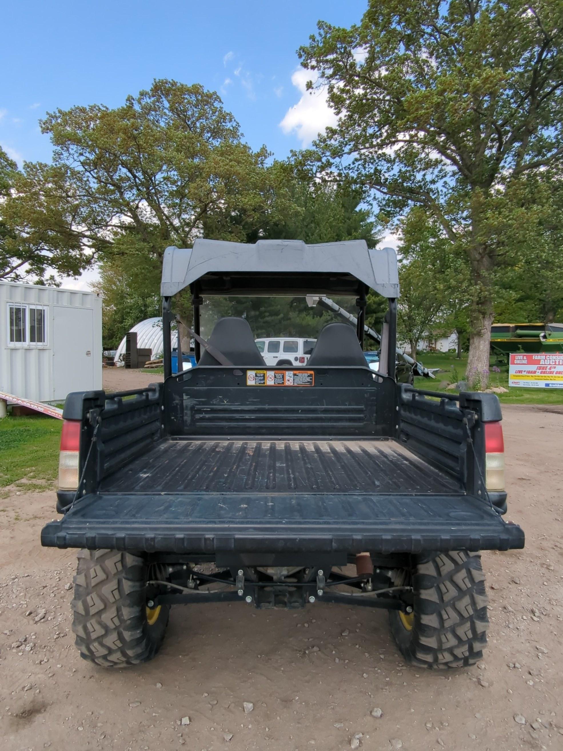John Deere Gator 825i