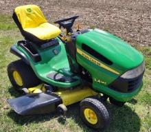 John Deere LA145 Riding Lawn Mower