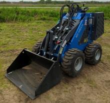 2025 AGT Mini Skid Steer Loader w/ 31.5"W Bucket