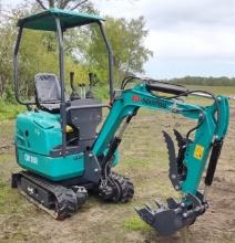 AGT Industrial QK16R Mini Excavator