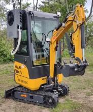 AGT Industrial QK18RXS-C Mini Excavator