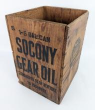 Early SOCONY Standard Oil 5 Galli Gear Oil Can Wooden Shipping Crate