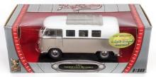 1/18 Scale Road Signature 1962 Volkswagen Microbus w/ Sunroof