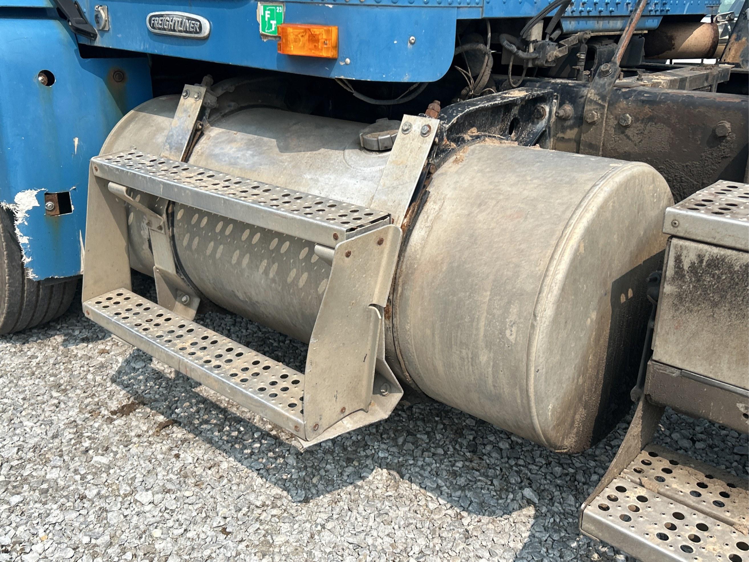 1997 Freightliner Conventional FLD120 Semi