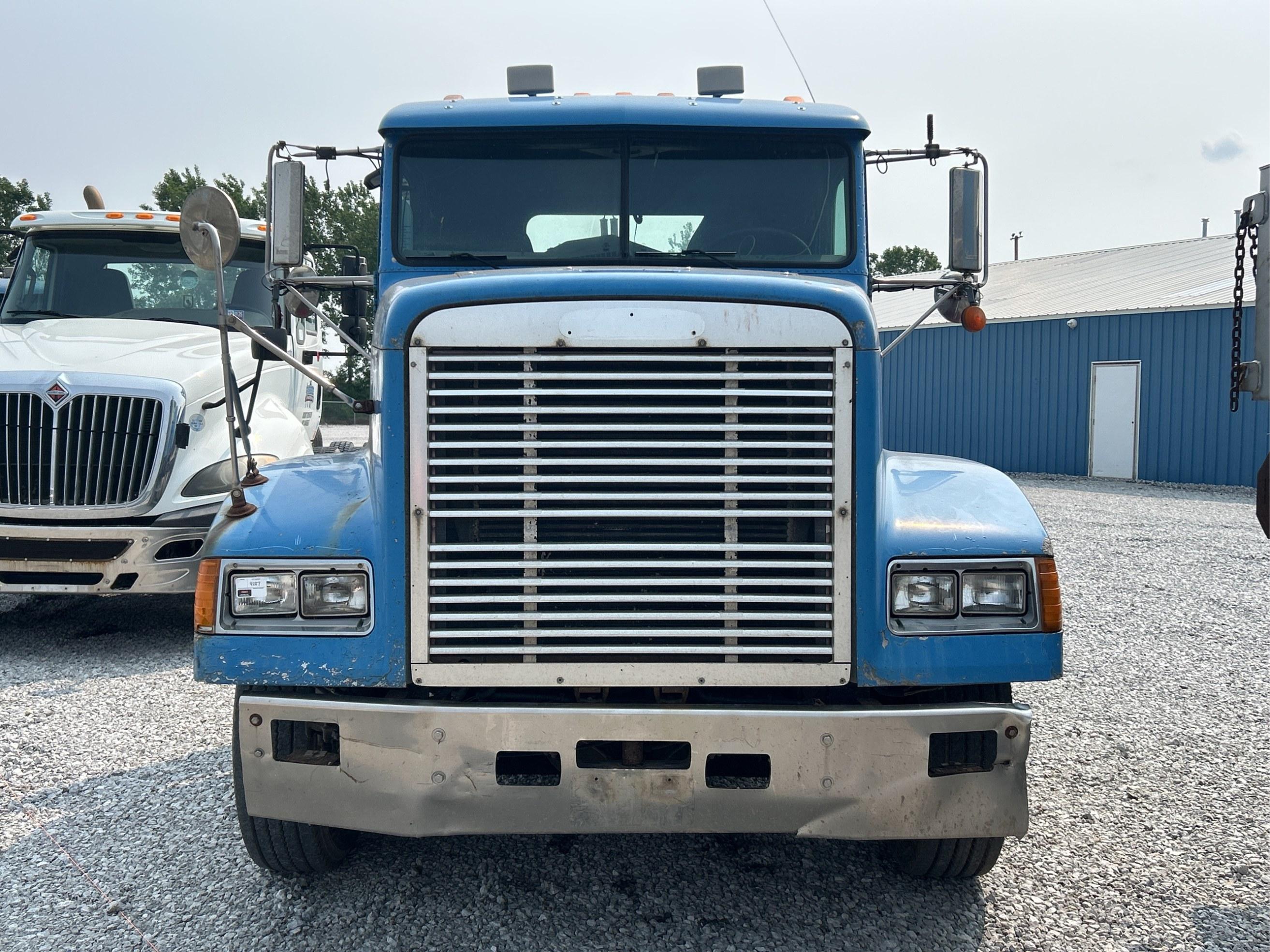 1997 Freightliner Conventional FLD120 Semi