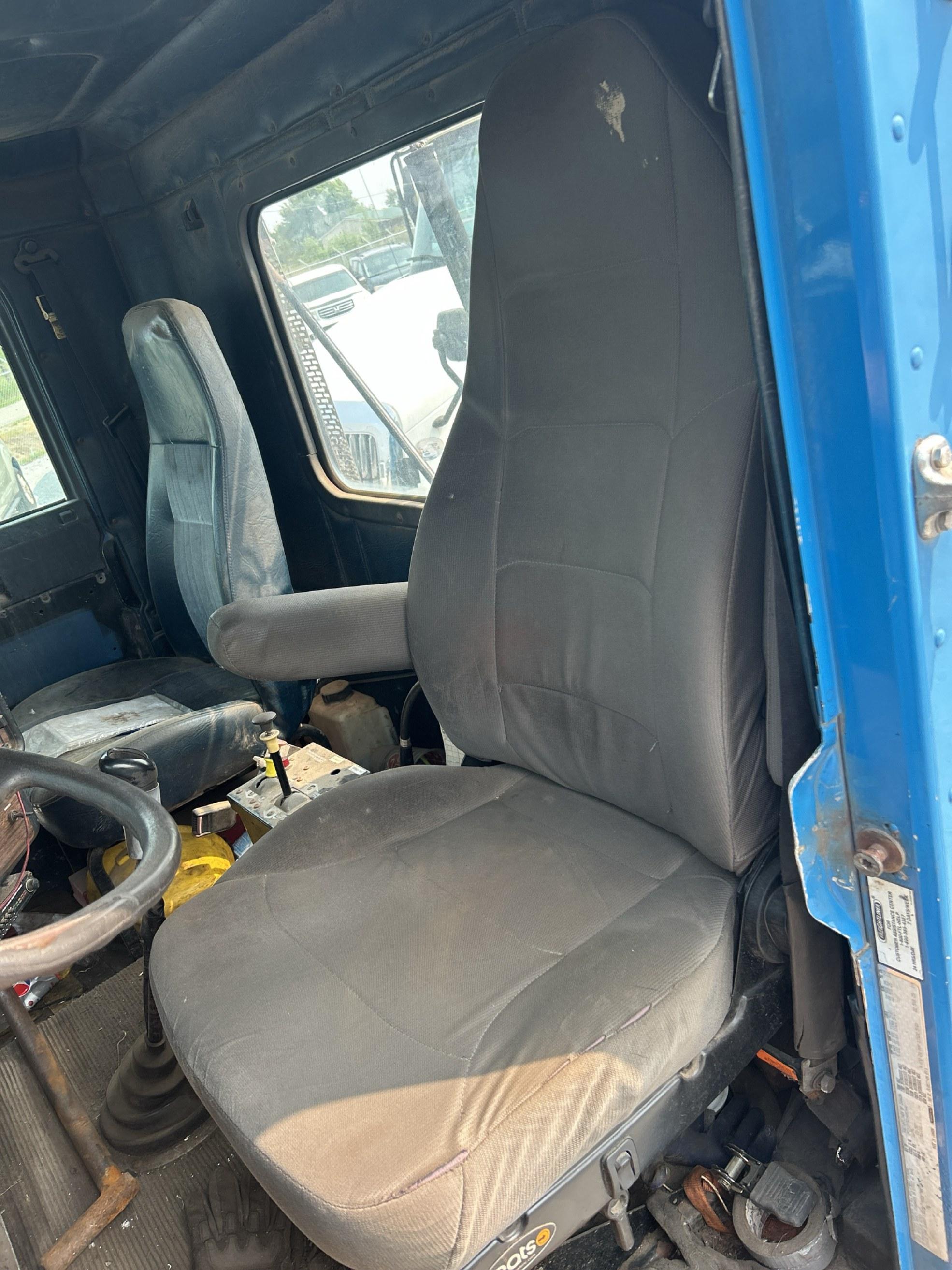 1997 Freightliner Conventional FLD120 Semi