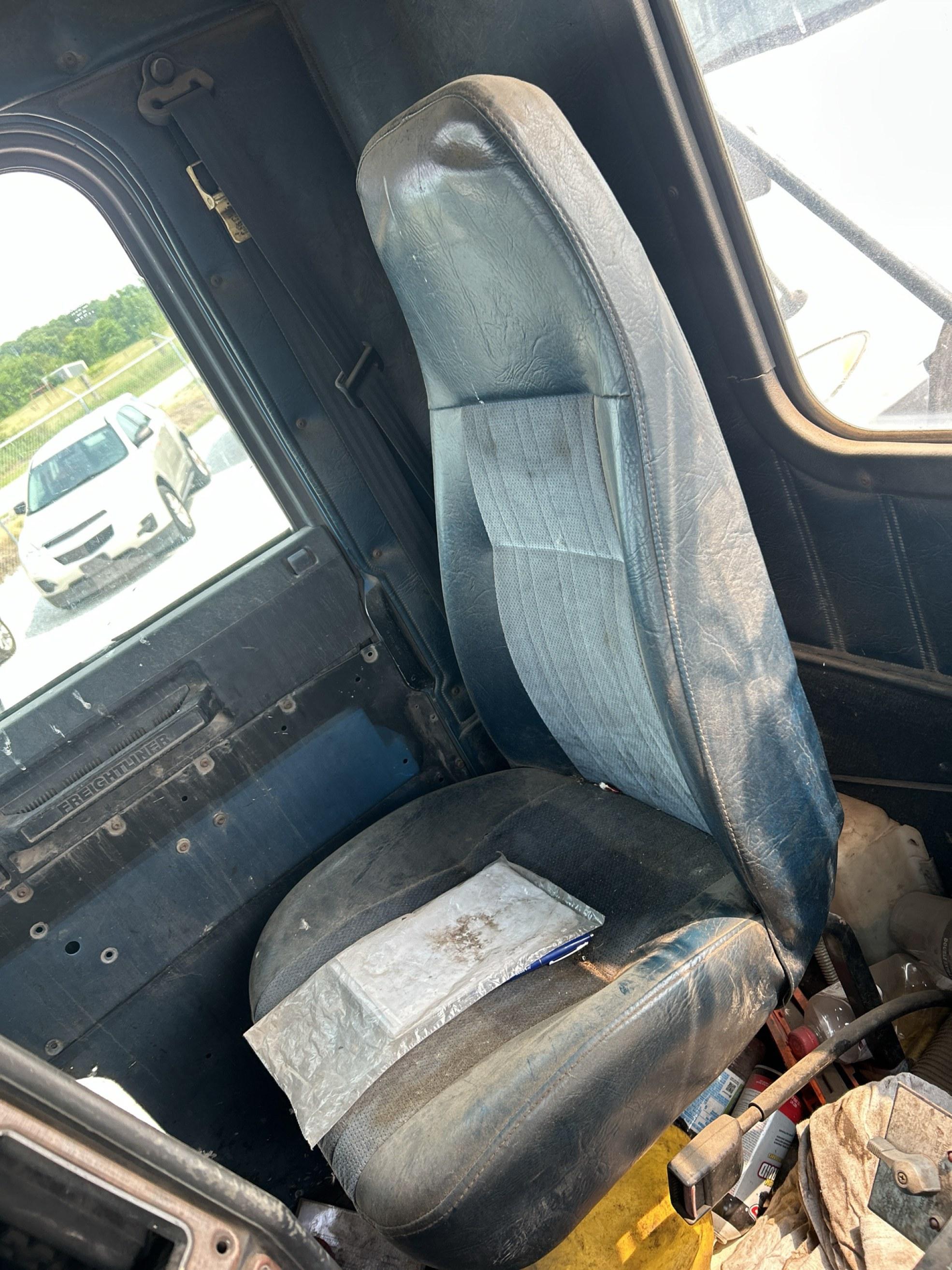 1997 Freightliner Conventional FLD120 Semi
