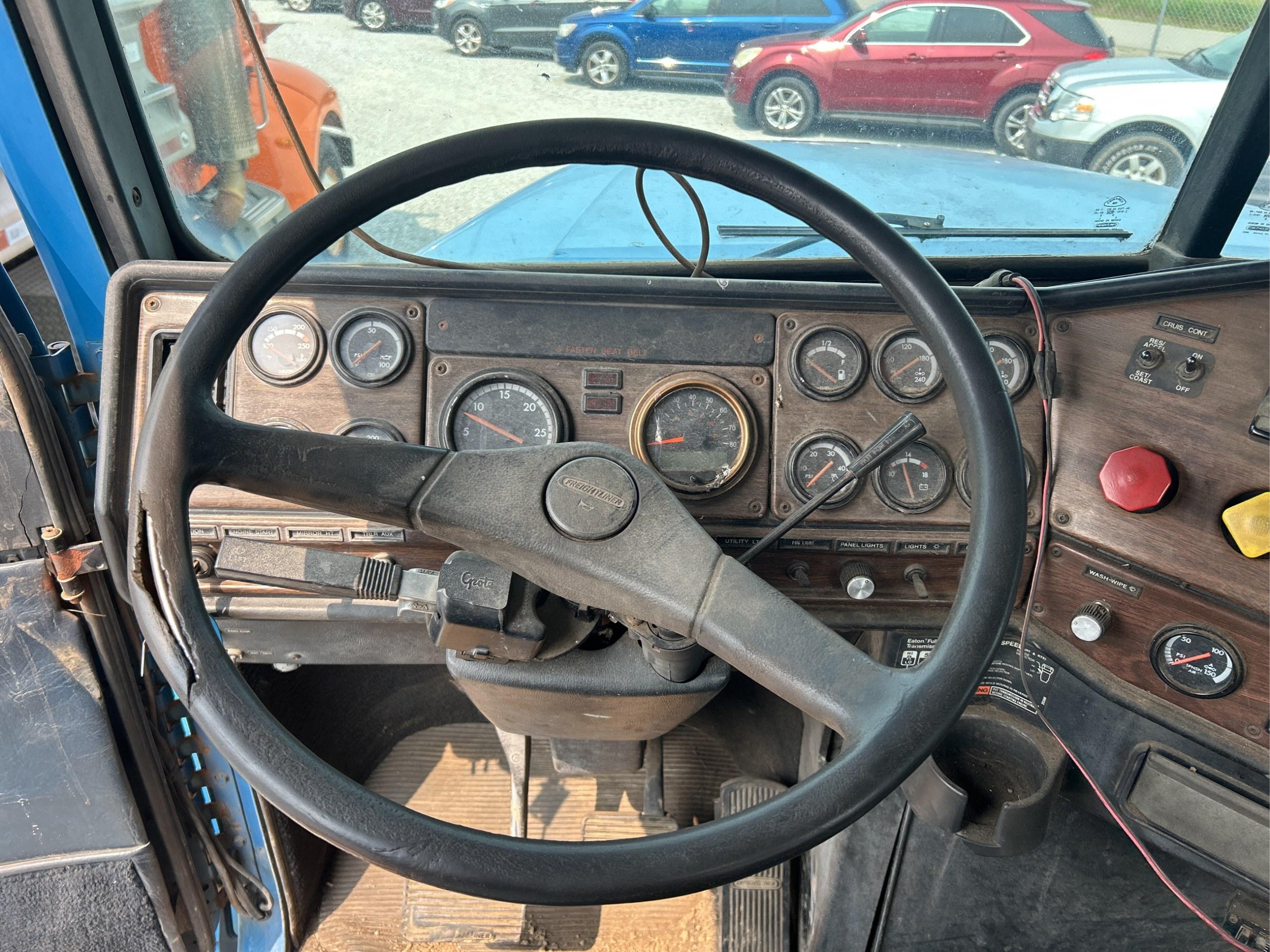 1997 Freightliner Conventional FLD120 Semi