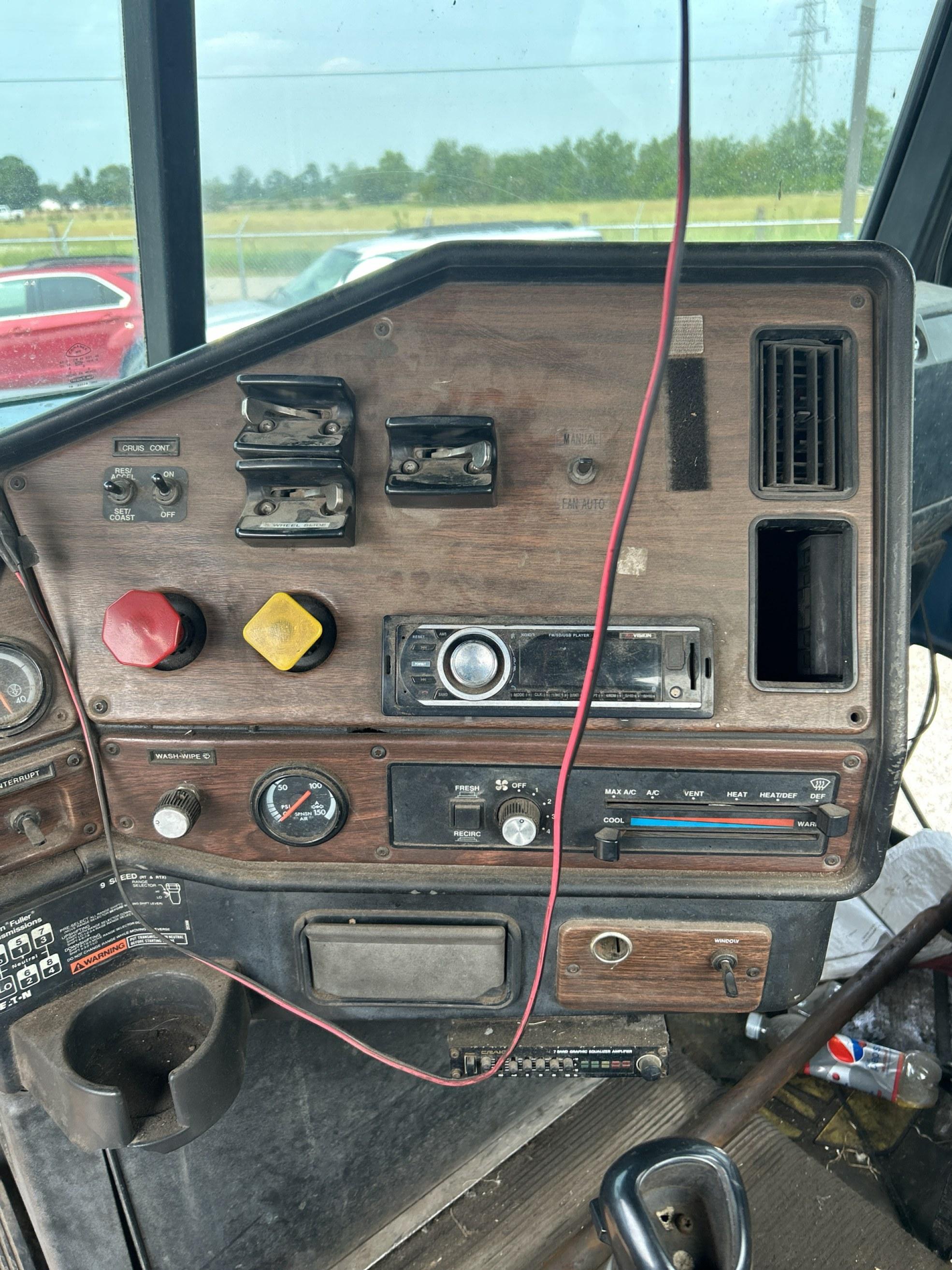 1997 Freightliner Conventional FLD120 Semi