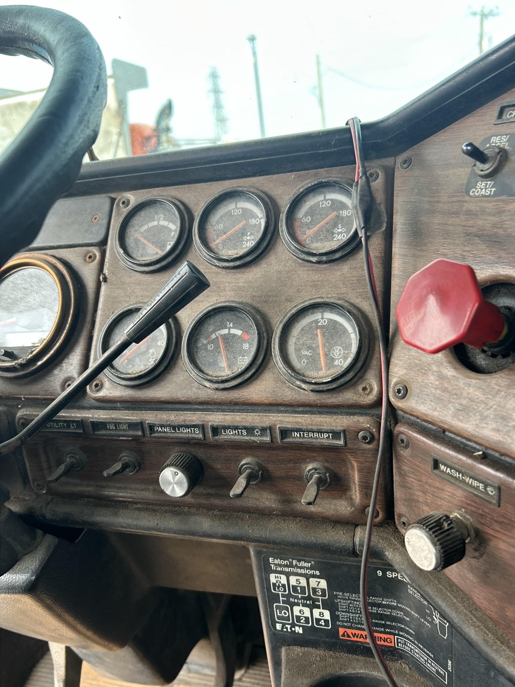 1997 Freightliner Conventional FLD120 Semi