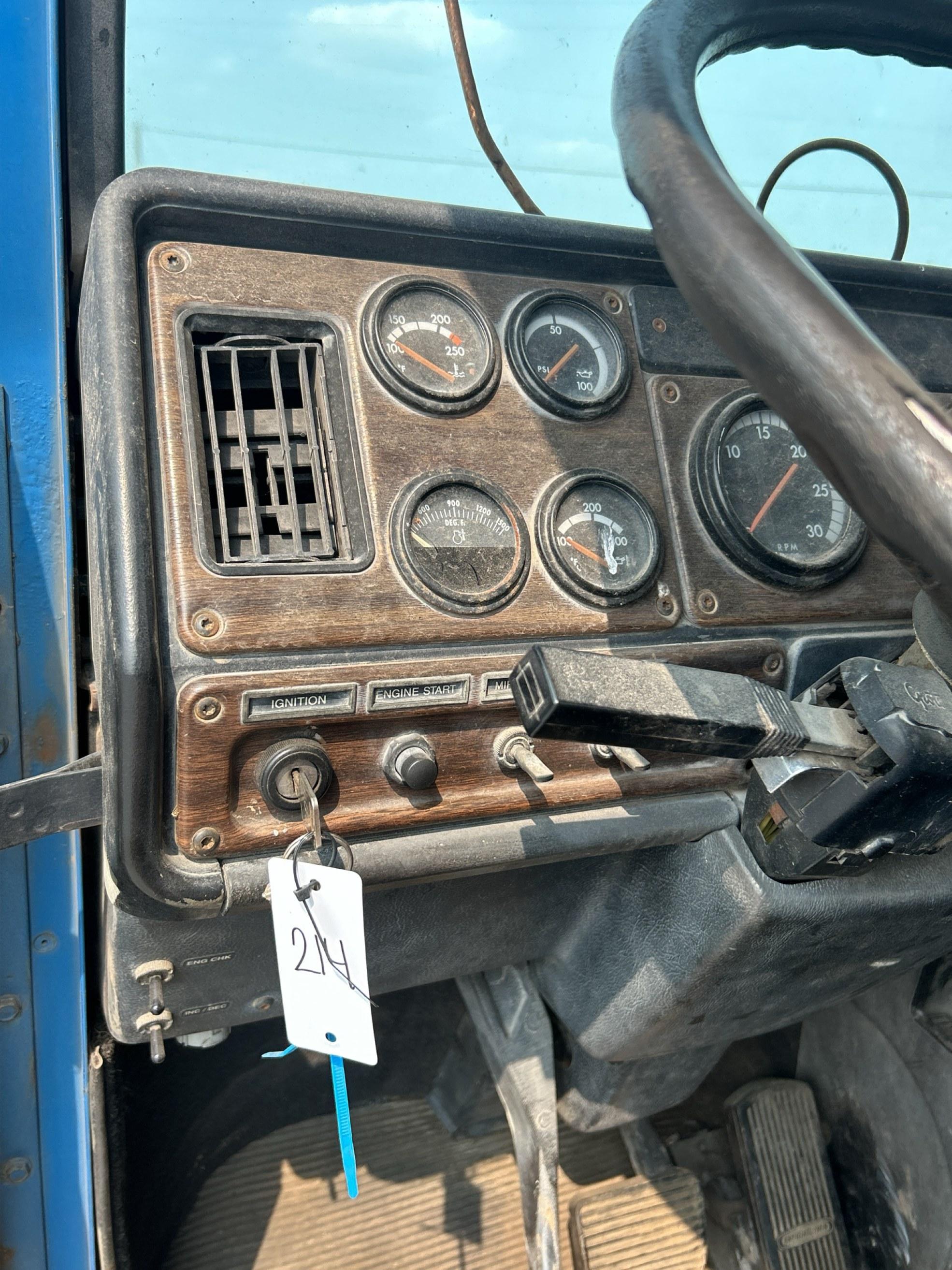 1997 Freightliner Conventional FLD120 Semi