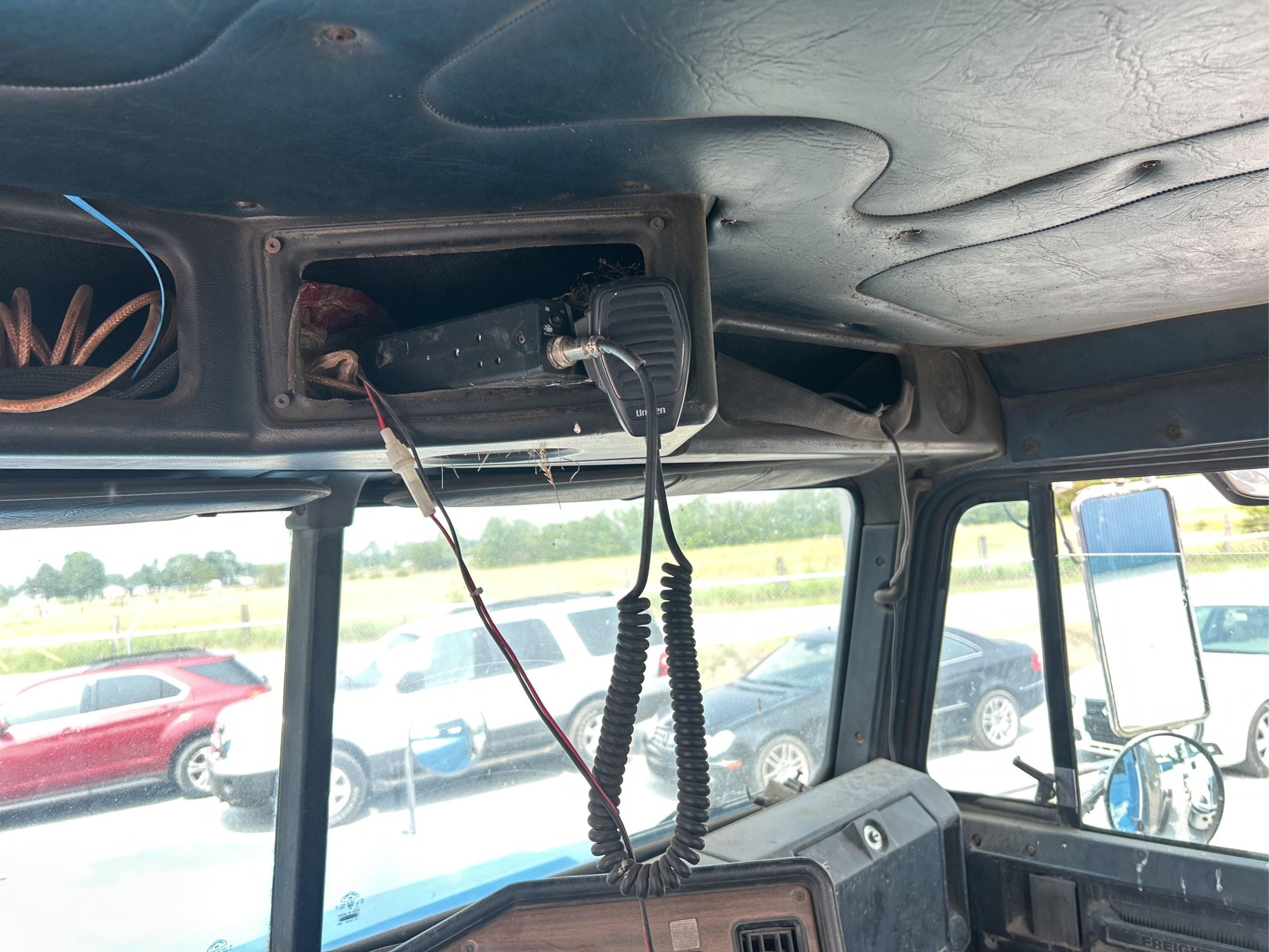 1997 Freightliner Conventional FLD120 Semi