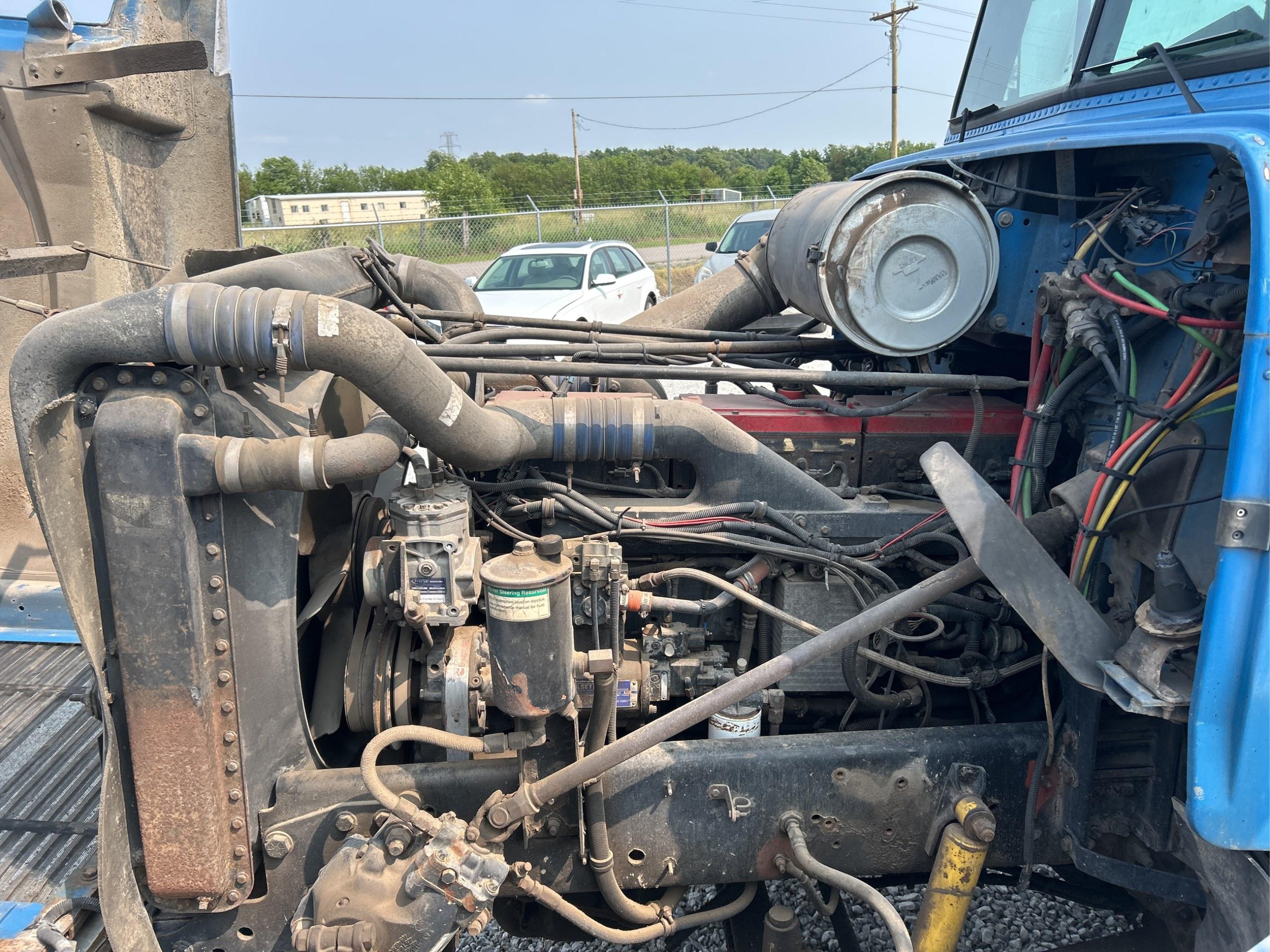 1997 Freightliner Conventional FLD120 Semi