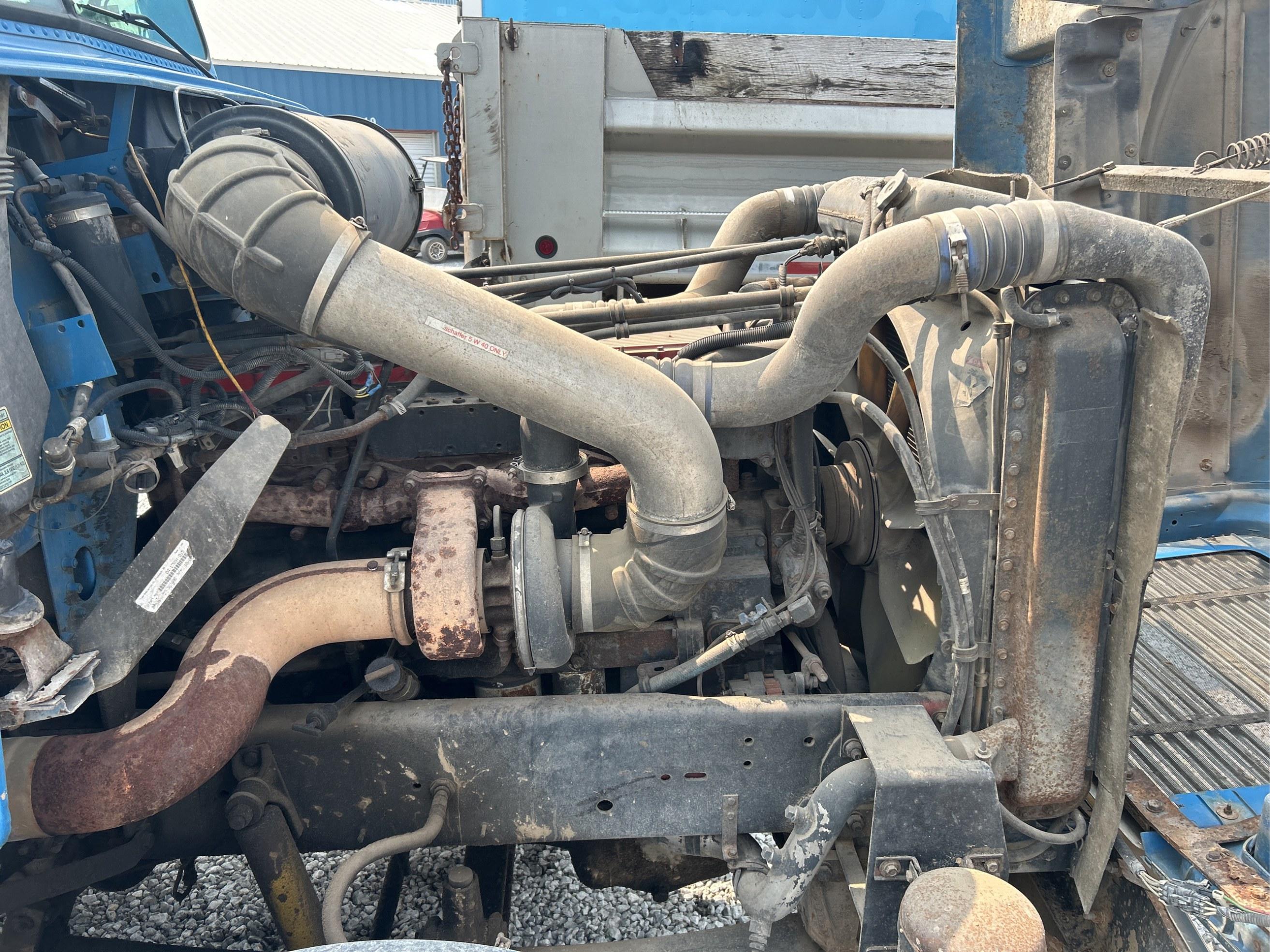 1997 Freightliner Conventional FLD120 Semi