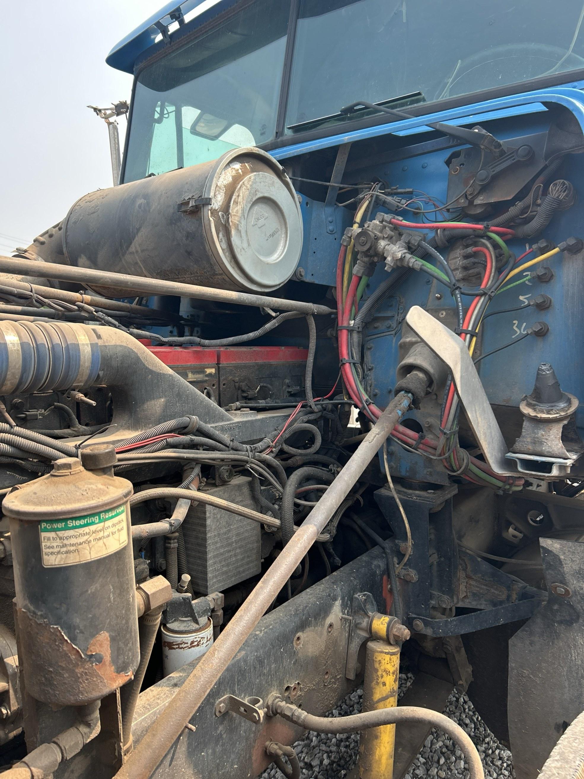 1997 Freightliner Conventional FLD120 Semi