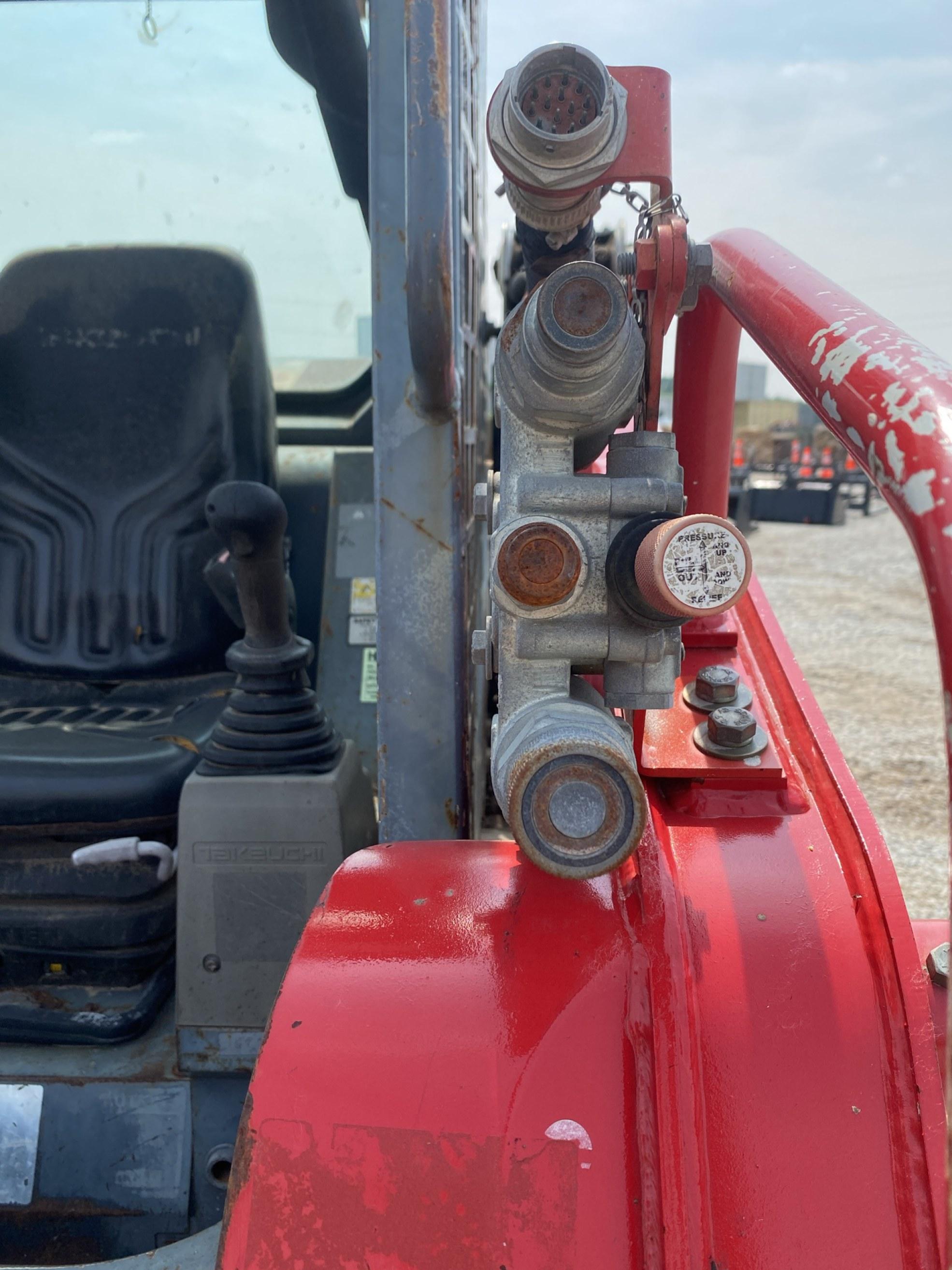 Takeuchi TL8 Tracked Skid Steer