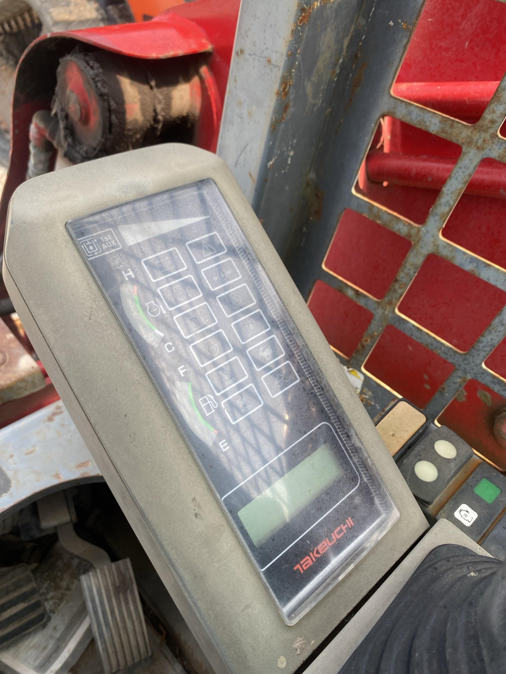 Takeuchi TL8 Tracked Skid Steer