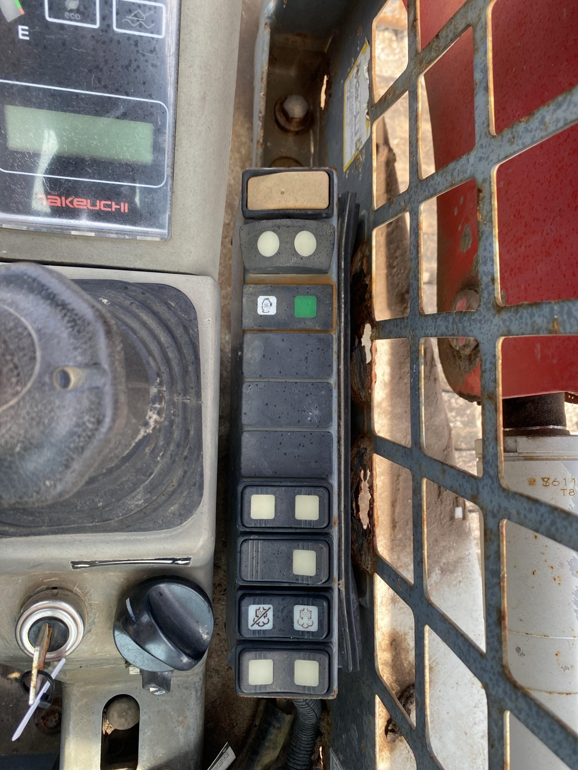 Takeuchi TL8 Tracked Skid Steer