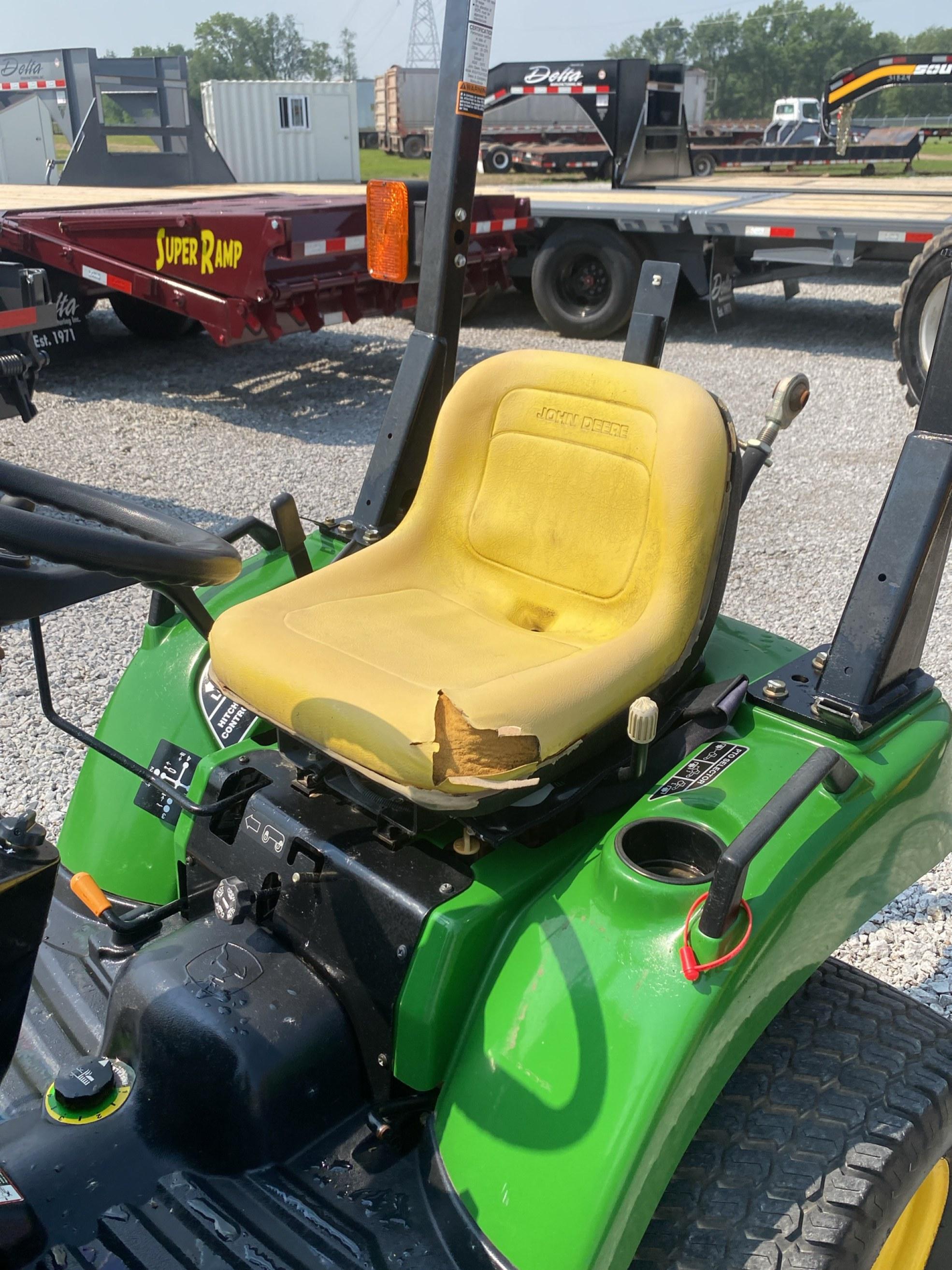 John Deere 2210 Loader Tractor