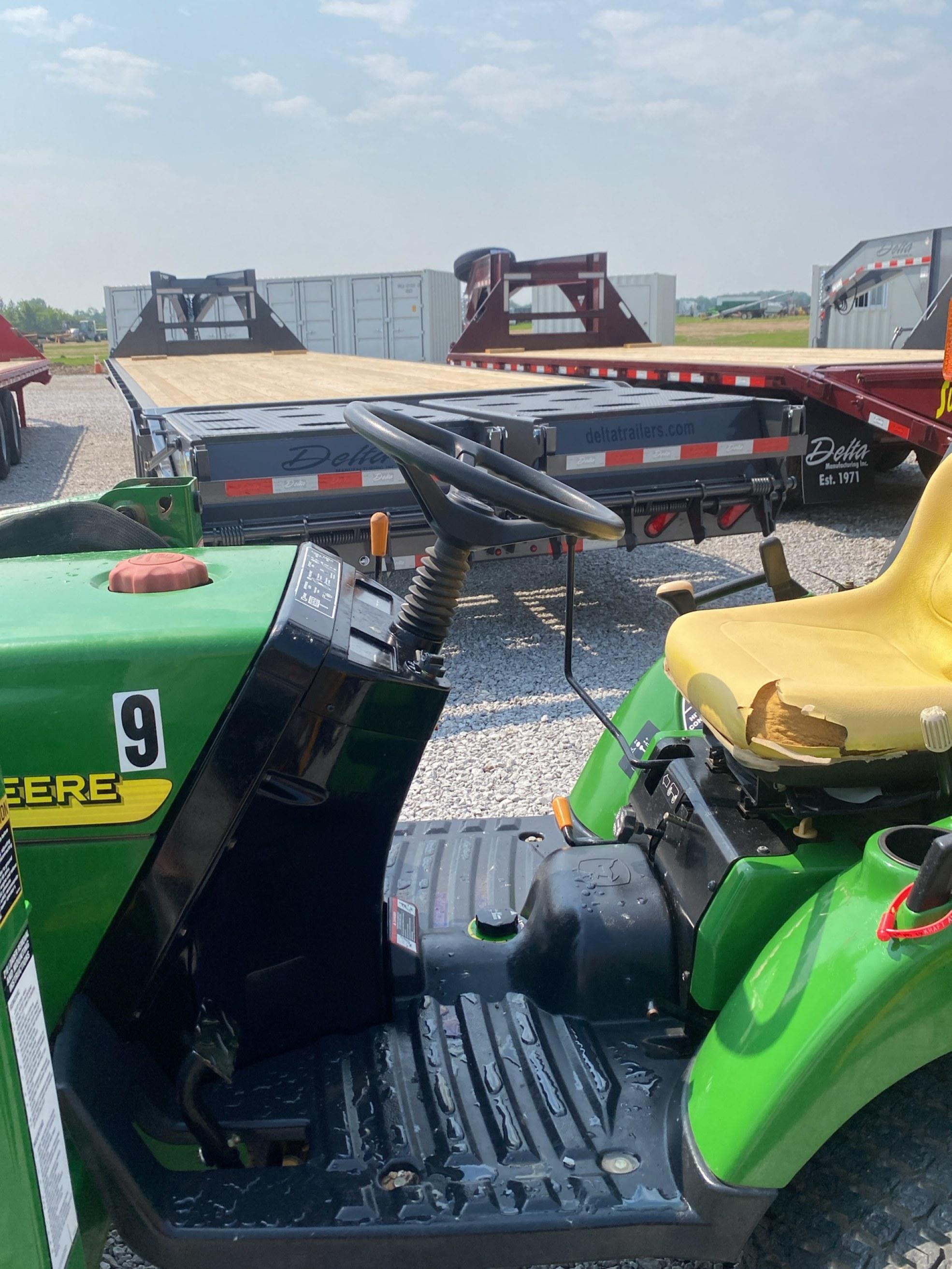 John Deere 2210 Loader Tractor