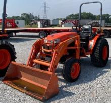 Kubota B3200 HSD 4WD Loader Tractor