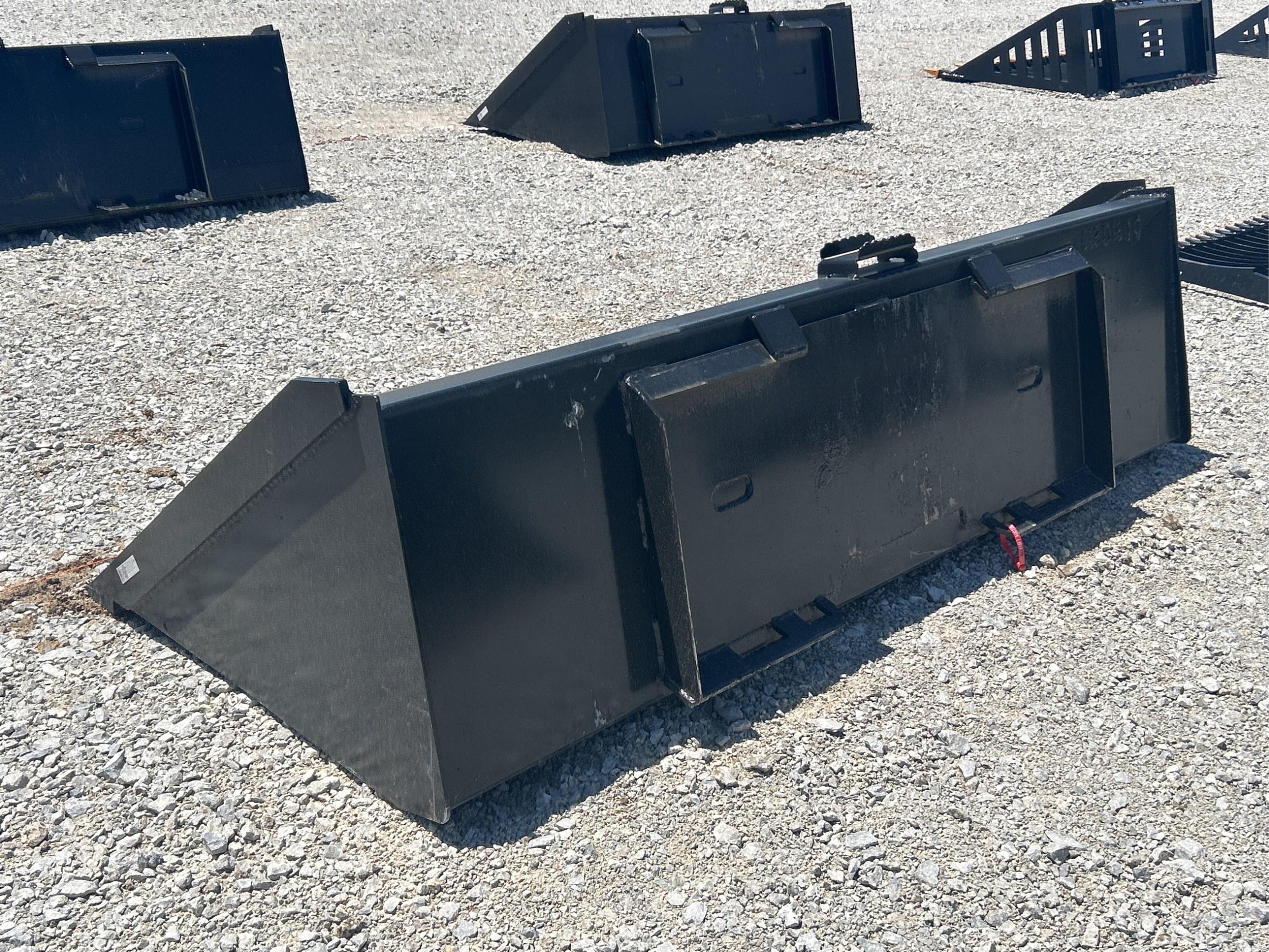 72" Quick Attach Bucket w/ Blade
