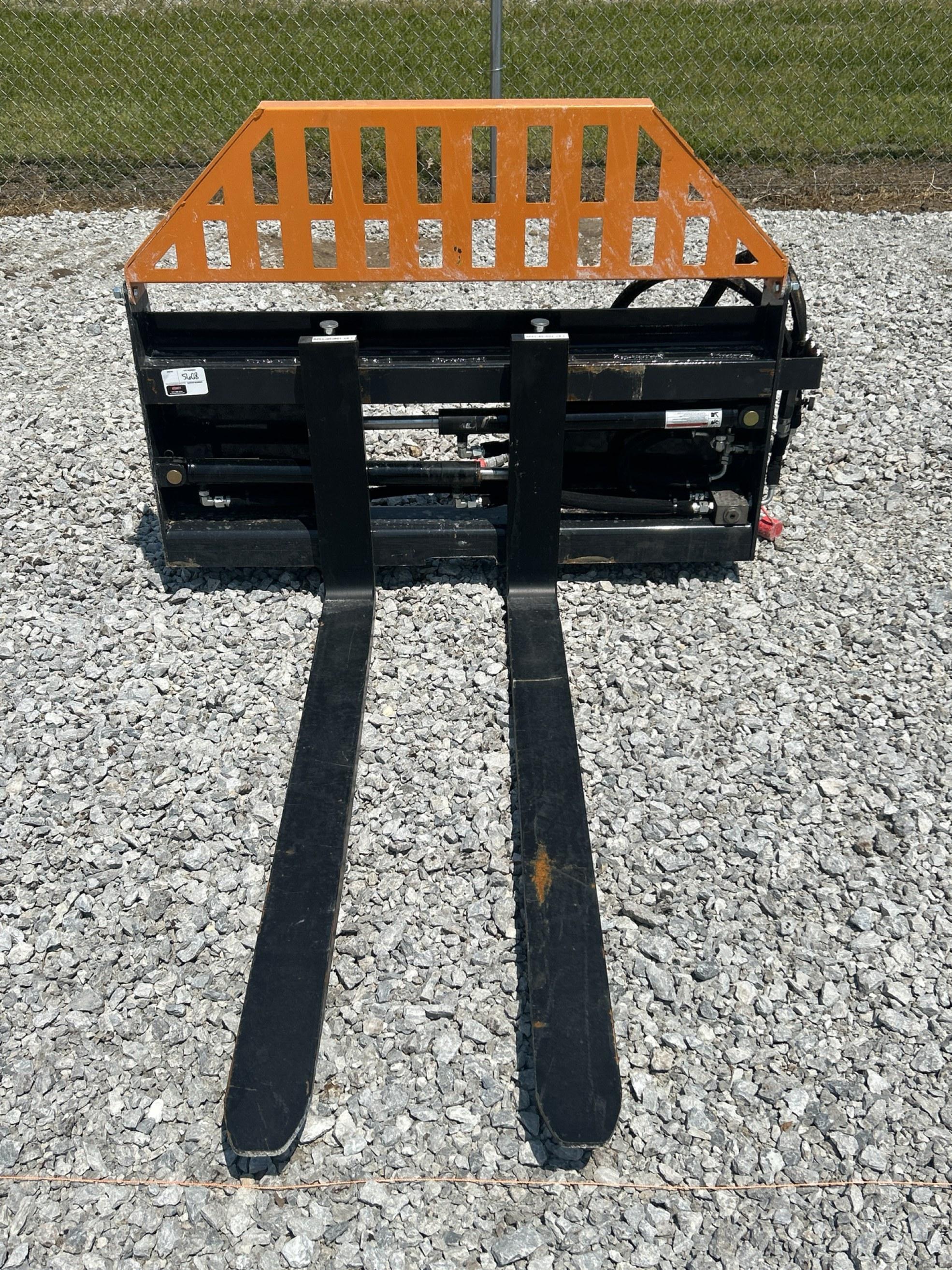 2025 Wolverine 48" Hydraulic Adjustable Pallet Forks