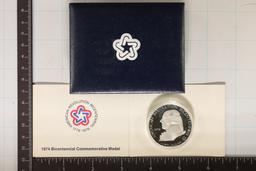 1974 US SILVER BICENTENNIAL ROUND IN BOX WITH