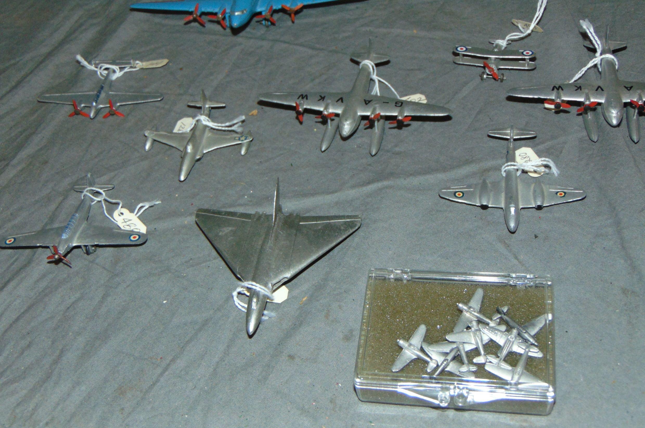 Dinky. Airplane Lot.