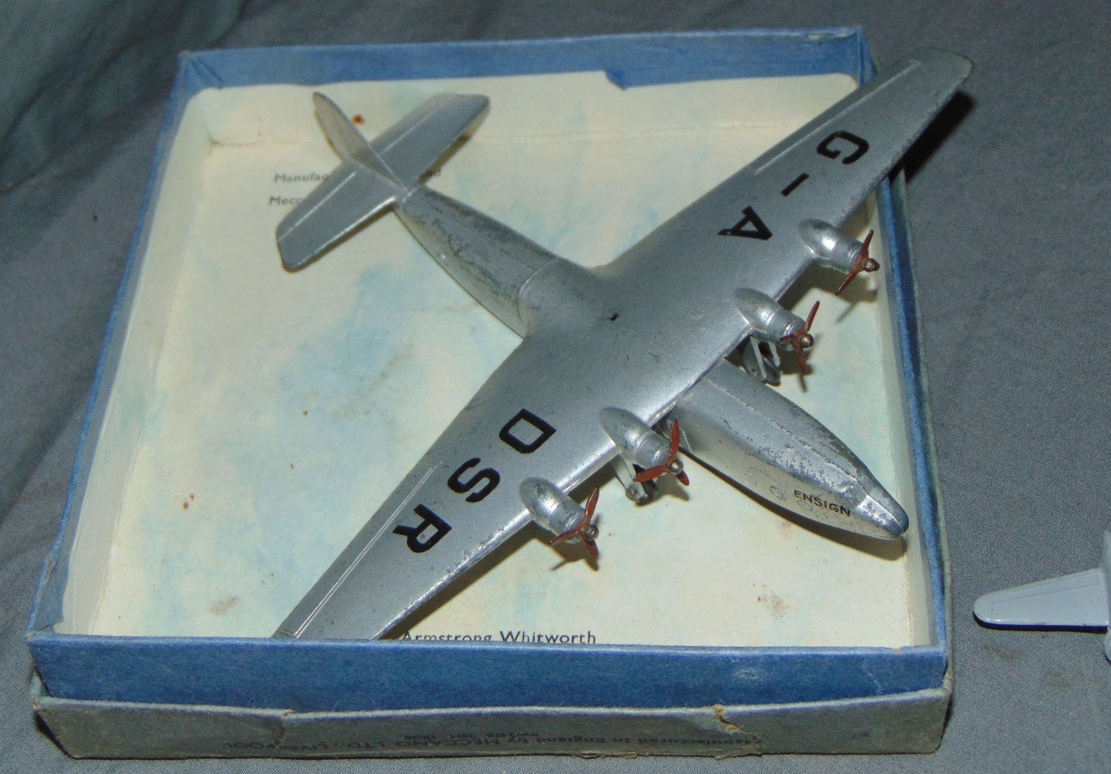Dinky. Airplane Lot.
