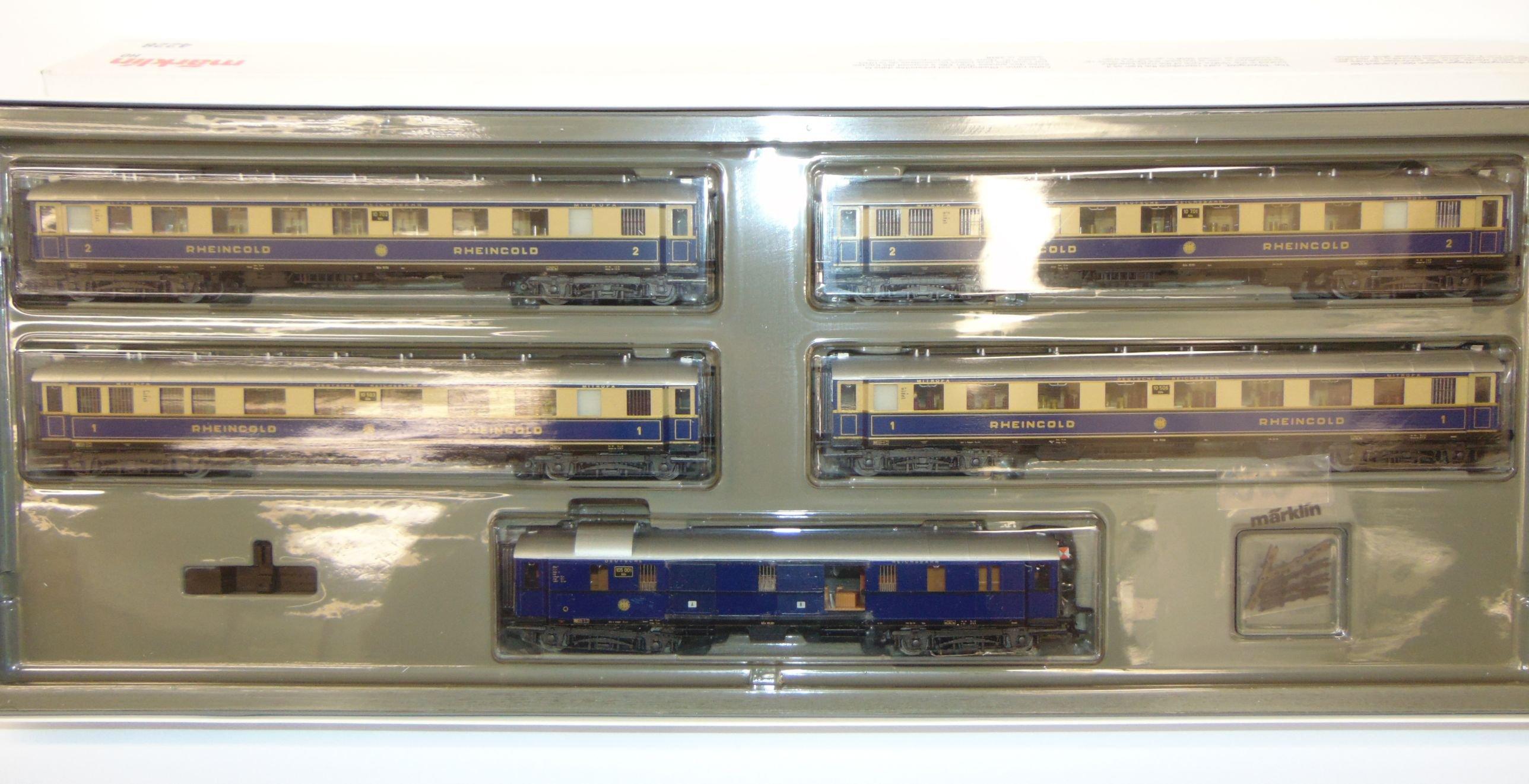 Marklin HO 3391 & 4228 Rheingold Set