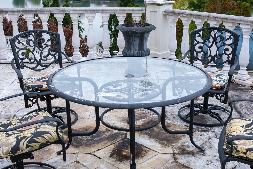 Table and 4 Chairs  Aluminum cast,  glass top,  Approx. 52" Día x 28"H - Ch