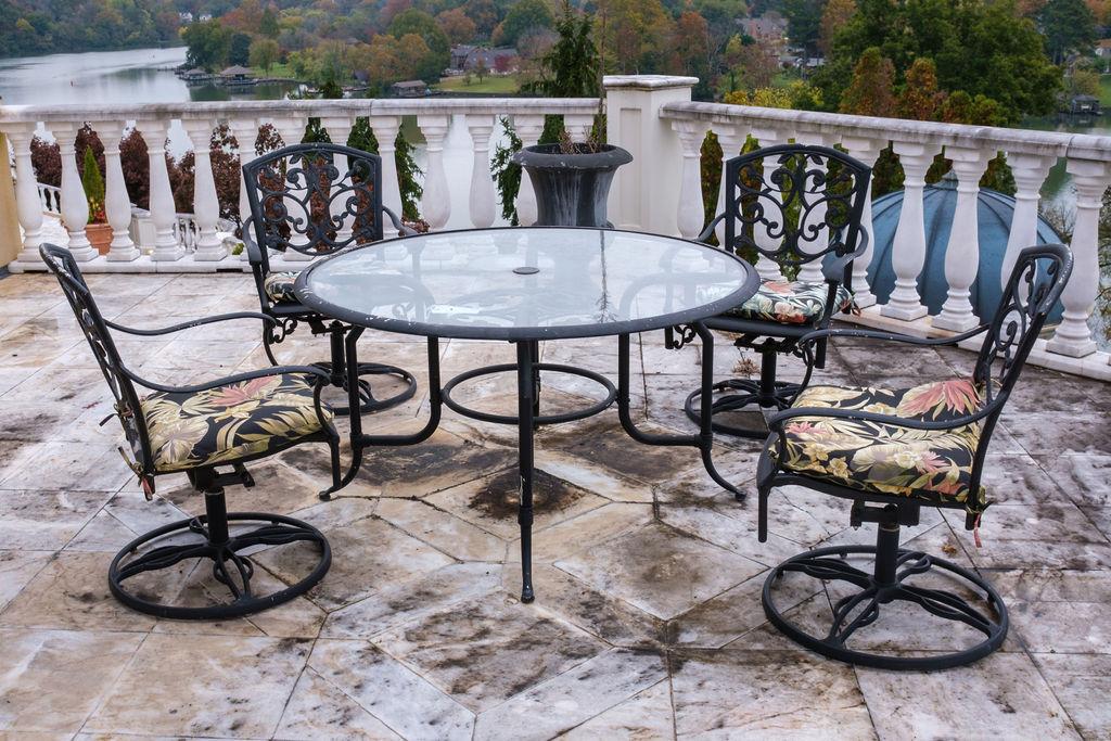 Table and 4 Chairs  Aluminum cast,  glass top,  Approx. 52" Día x 28"H - Ch