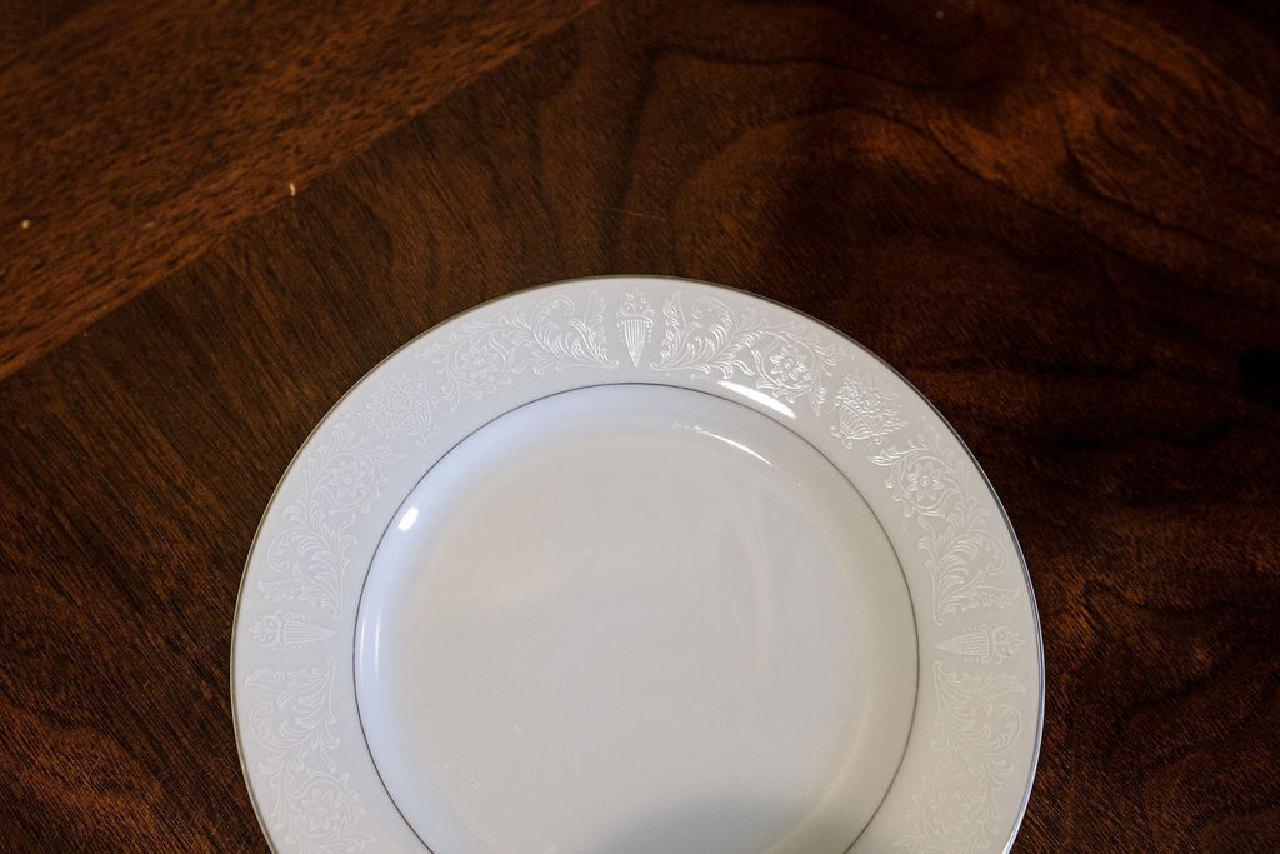 Assorted Lot to include, Service for 12 Crown Victoria China Lovelace patte