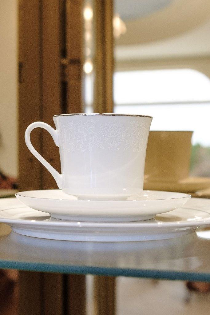 Assorted Lot to include, Service for 12 Crown Victoria China Lovelace patte