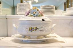 Assorted Lot to include, Service for 12 Crown Victoria China Lovelace patte