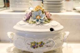 Assorted Lot to include, Service for 12 Crown Victoria China Lovelace patte