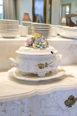 Assorted Lot to include, Service for 12 Crown Victoria China Lovelace patte