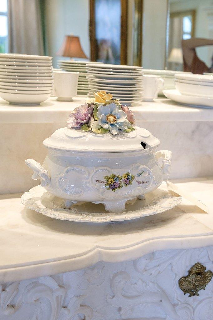 Assorted Lot to include, Service for 12 Crown Victoria China Lovelace patte