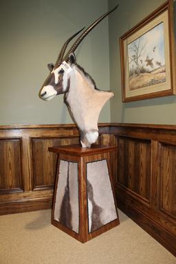 Oryx, Pedestal Mount