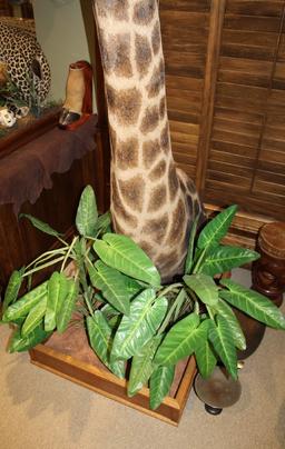 Giraffe, Pedestal Mount