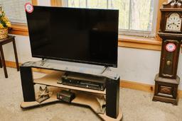 Vizio 40" Flat Screen Tv Plus Stand & Vcr, Dvd Combo