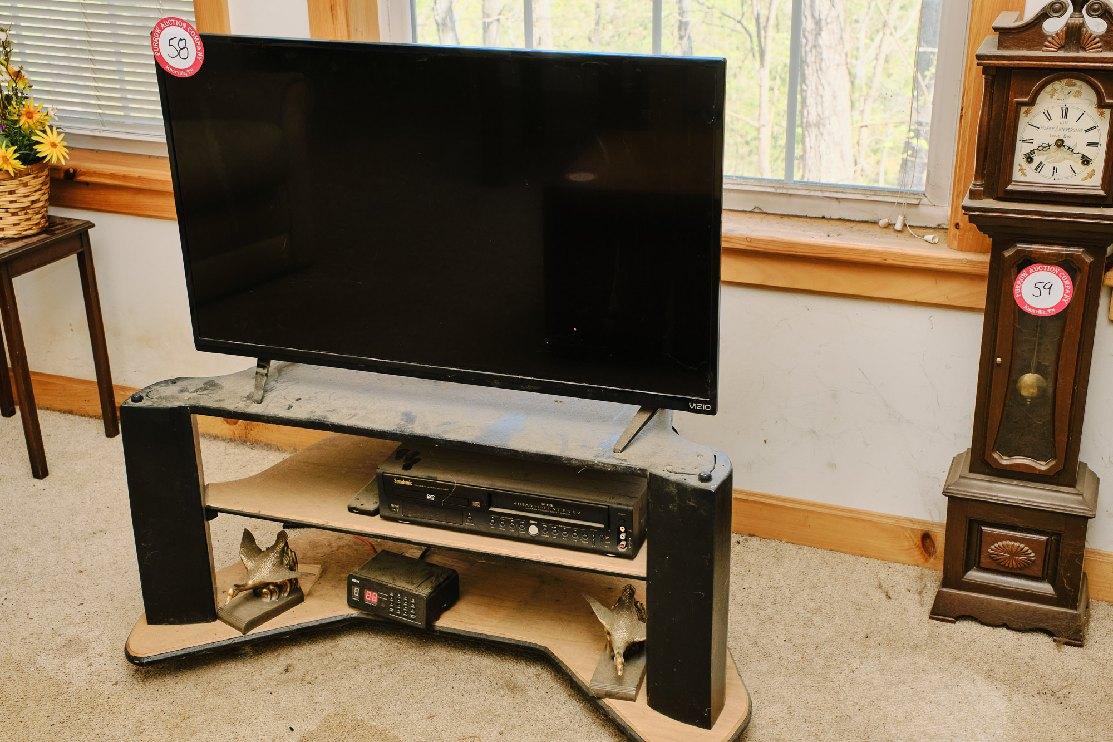 Vizio 40" Flat Screen Tv Plus Stand & Vcr, Dvd Combo
