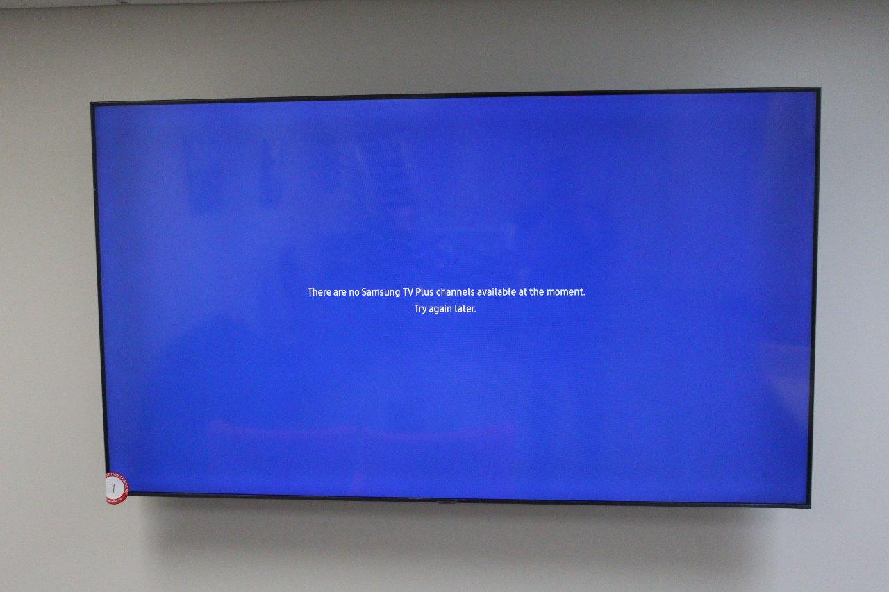 Samsung 82" Smart TV