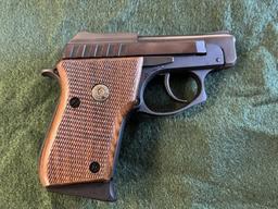 Taurus PT-22, .22 LR (1) Magazine and Box